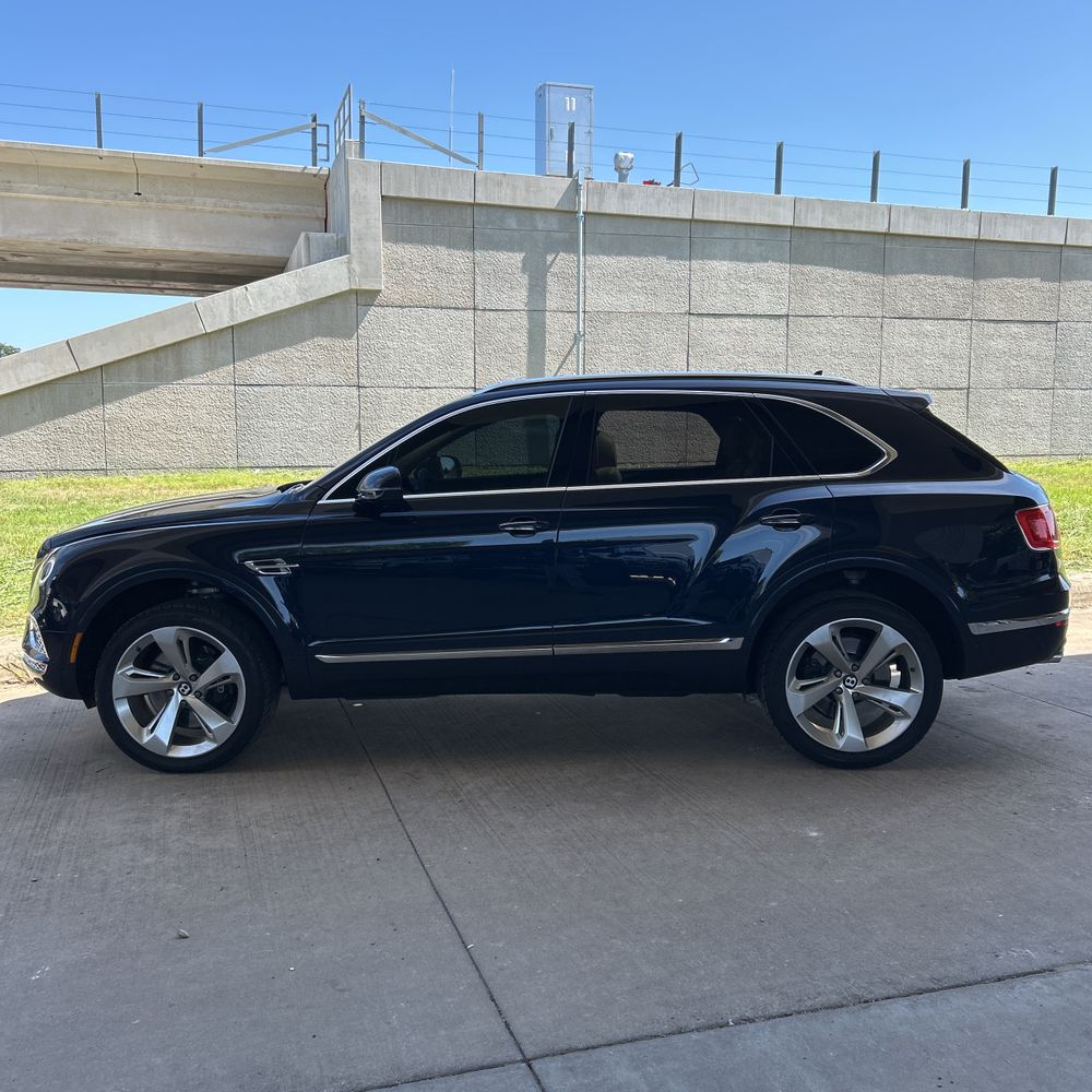 2017 Bentley Bentayga Base