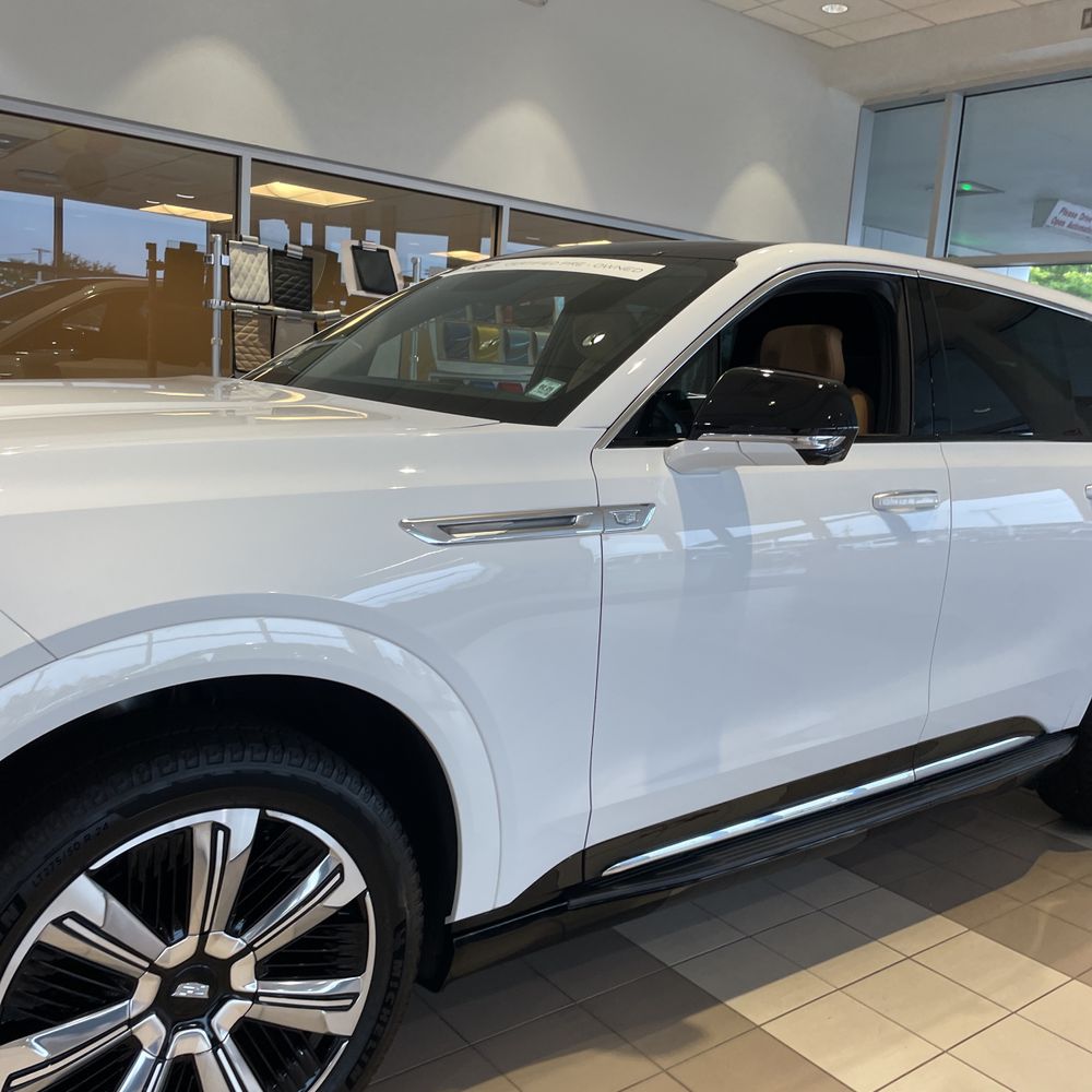 2025 Cadillac Escalade IQ Luxury 2