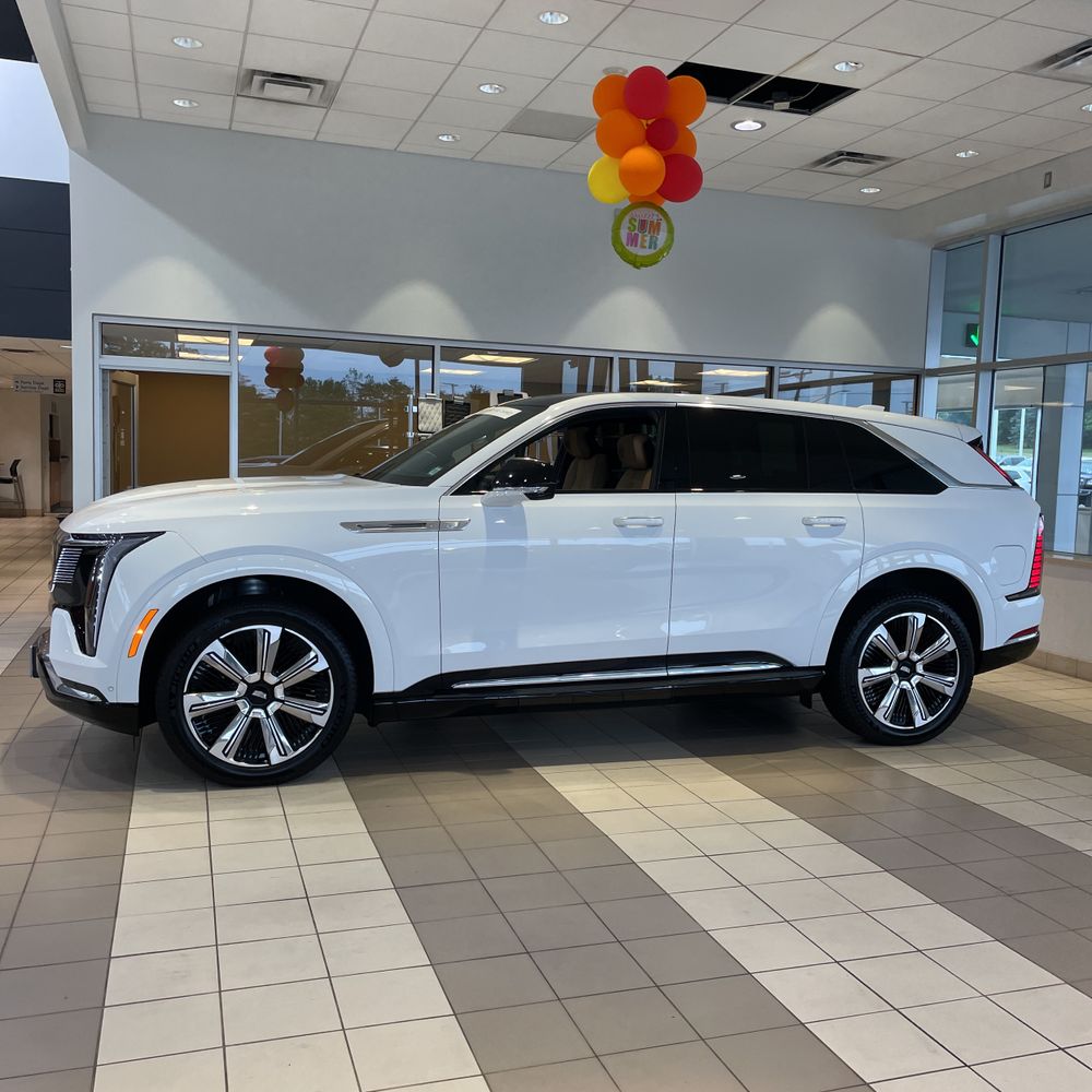 2025 Cadillac Escalade IQ Luxury 2