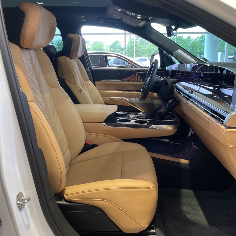 2025 Cadillac Escalade IQ Luxury 2
