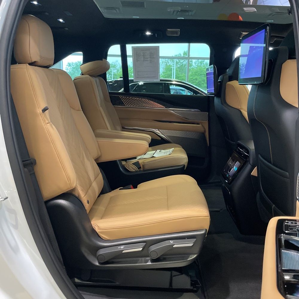 2025 Cadillac Escalade IQ Luxury 2