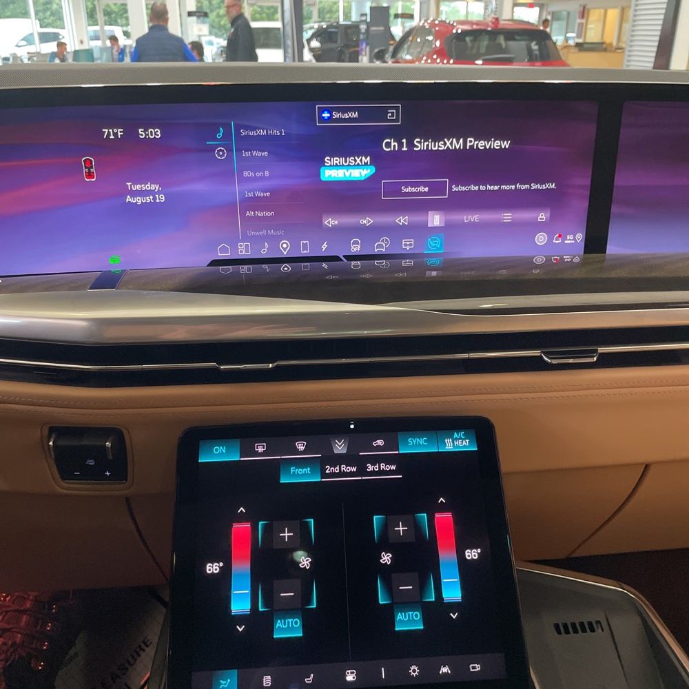 2025 Cadillac Escalade IQ Luxury 2