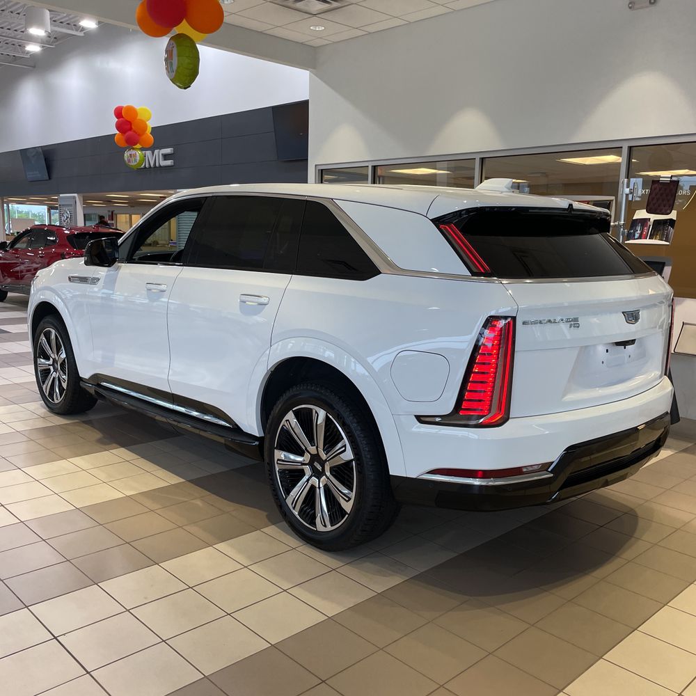 2025 Cadillac Escalade IQ Luxury 2