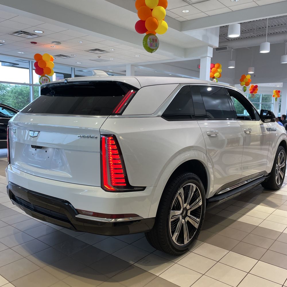 2025 Cadillac Escalade IQ Luxury 2