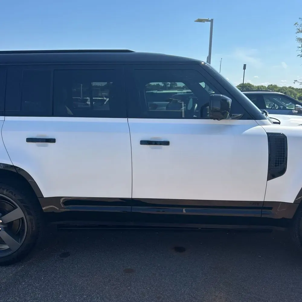 2025 Land Rover Defender 130 V8 P500