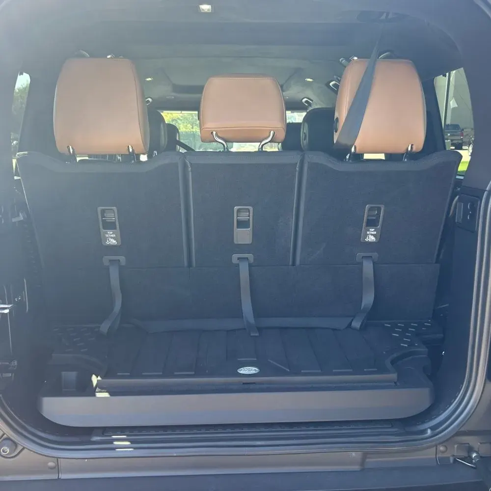 2025 Land Rover Defender 130 V8 P500