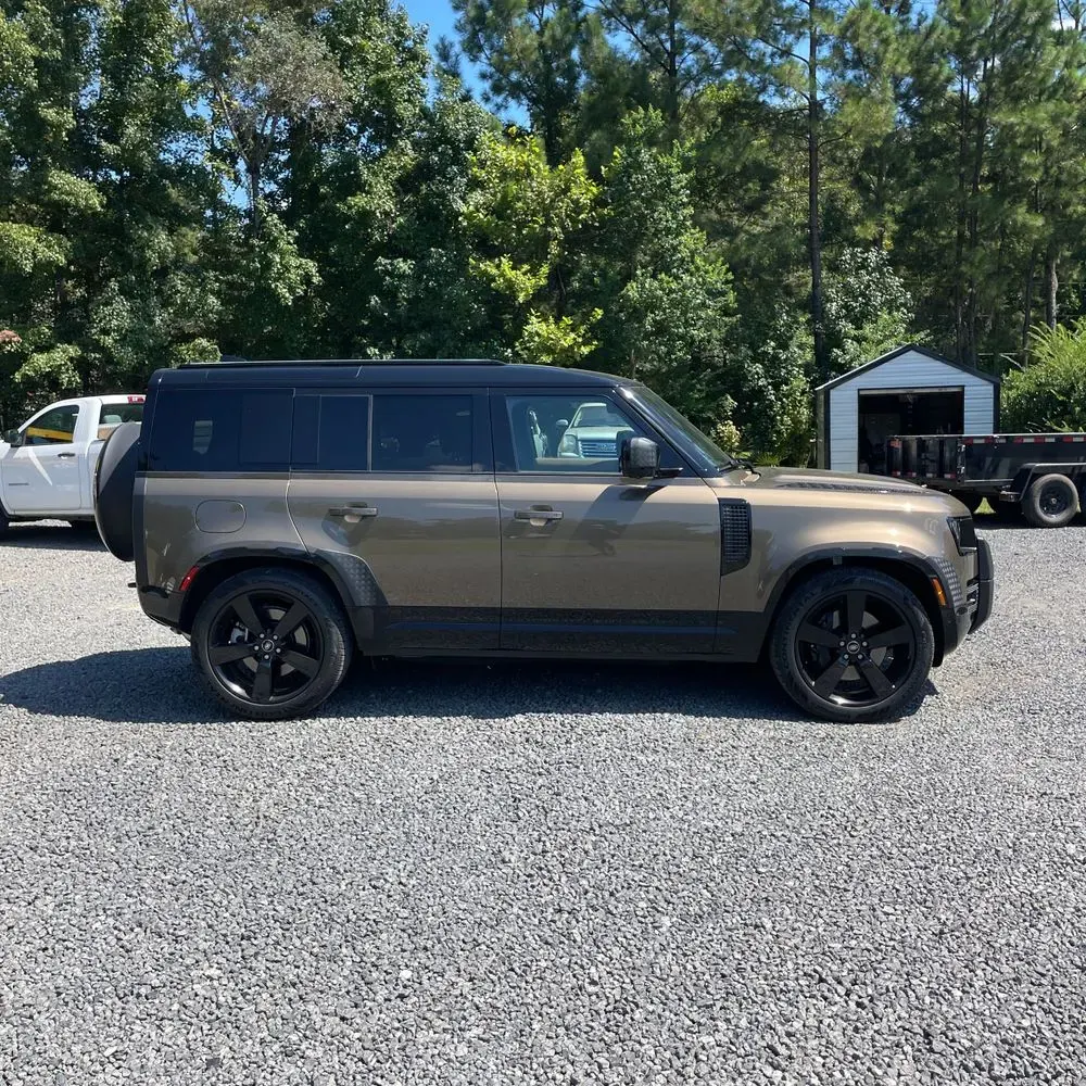 2025 Land Rover Defender 110 X-Dyn SE P400