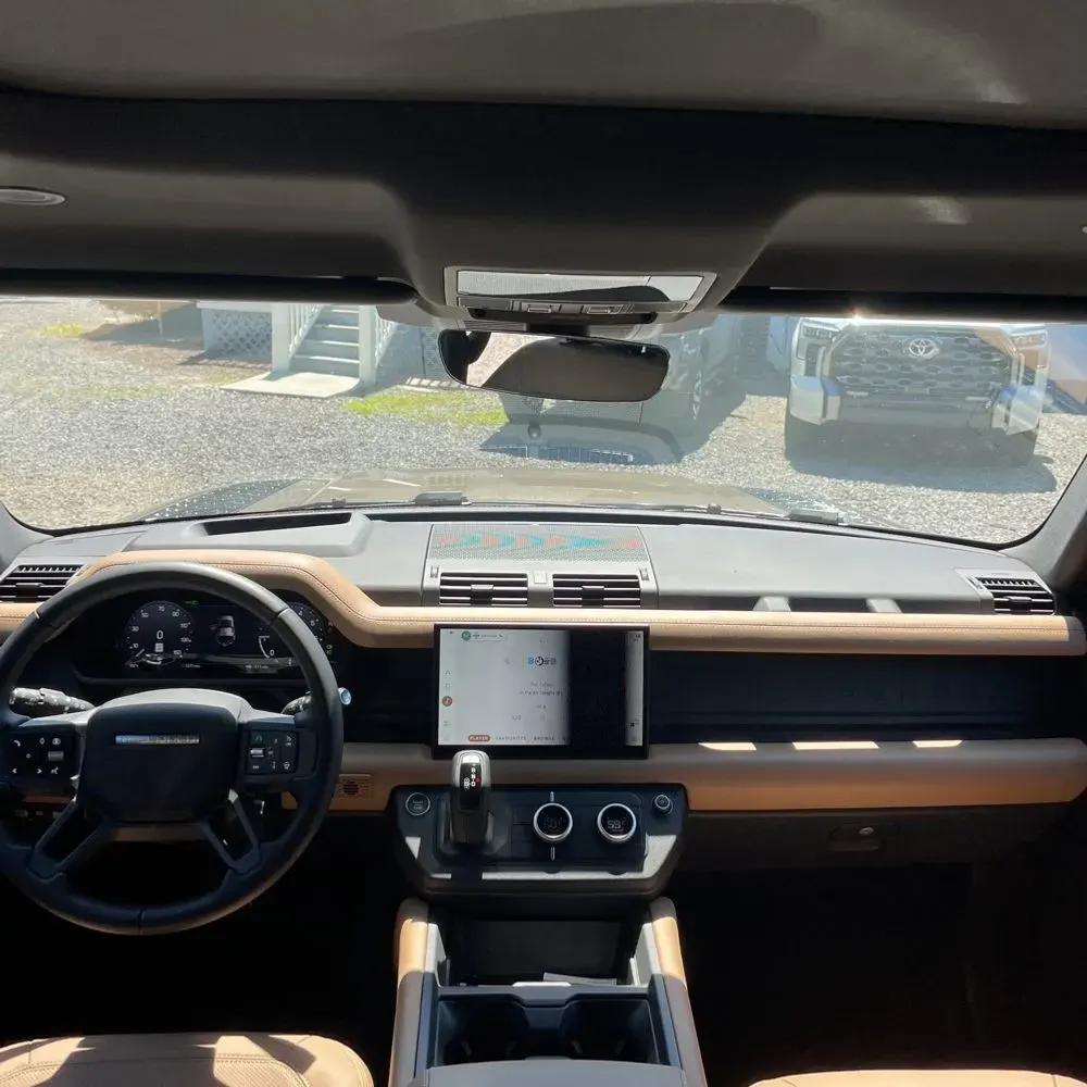 2025 Land Rover Defender 110 X-Dyn SE P400