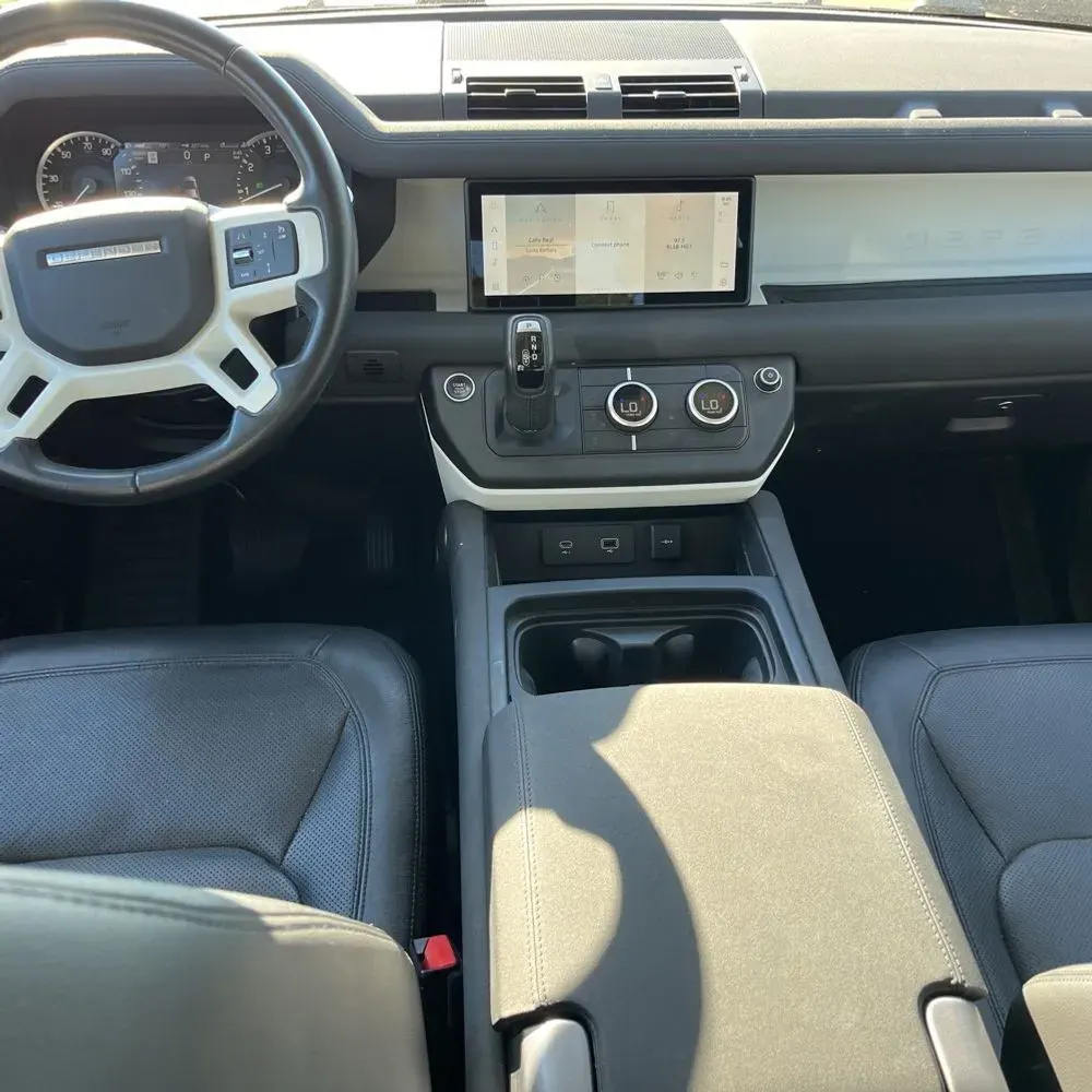 2023 Land Rover Defender 110 SE