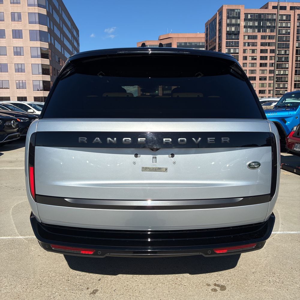 2023 Land Rover Range Rover P530 SE LWB