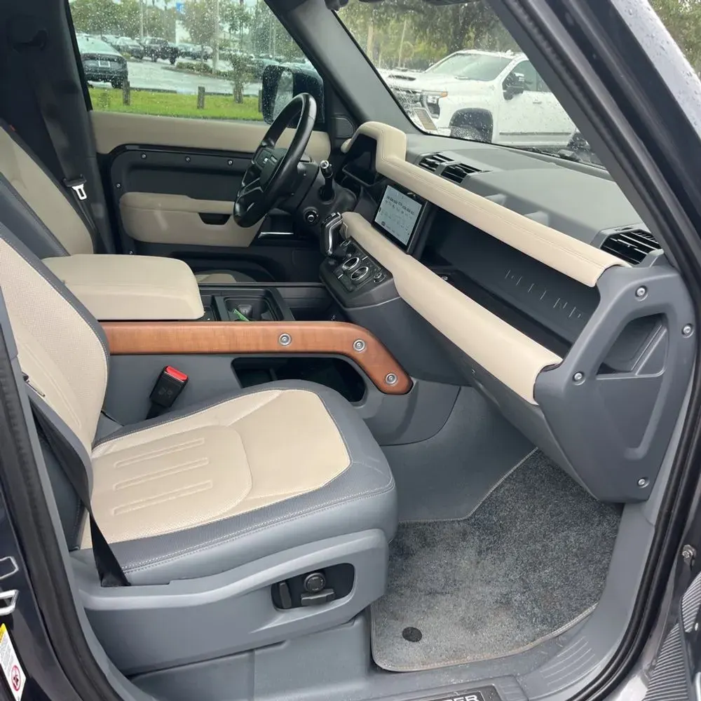 2022 Land Rover Defender 110 X-Dynamic SE