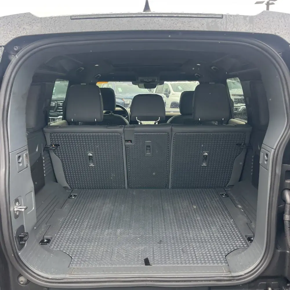2022 Land Rover Defender 110 X-Dynamic SE