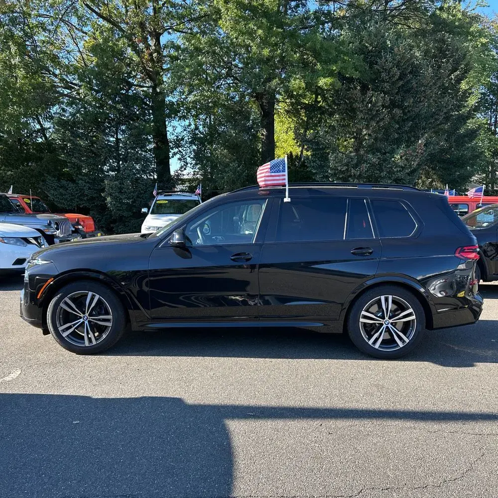 2025 BMW X7 M60i