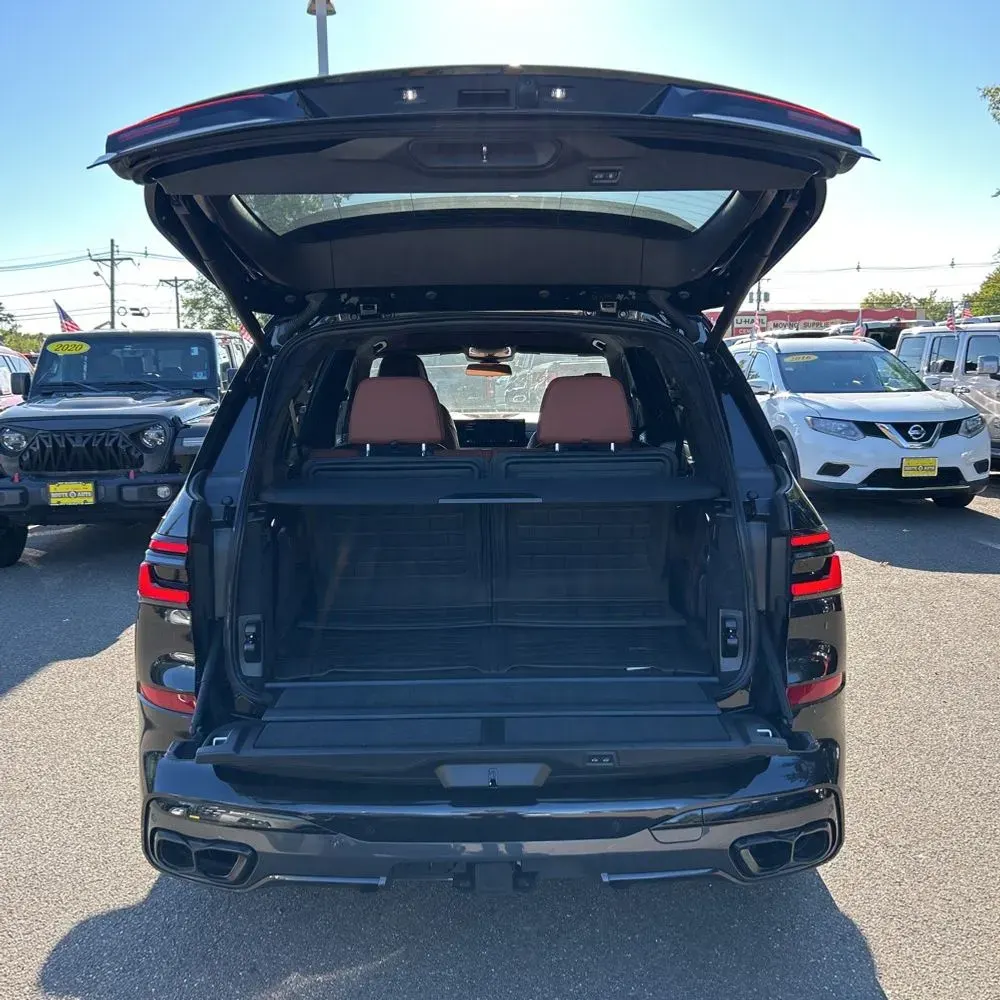 2025 BMW X7 M60i