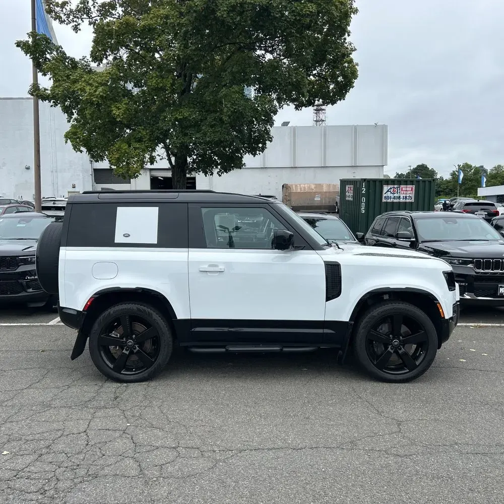 2024 Land Rover Defender 90 P400 X-Dynamic SE