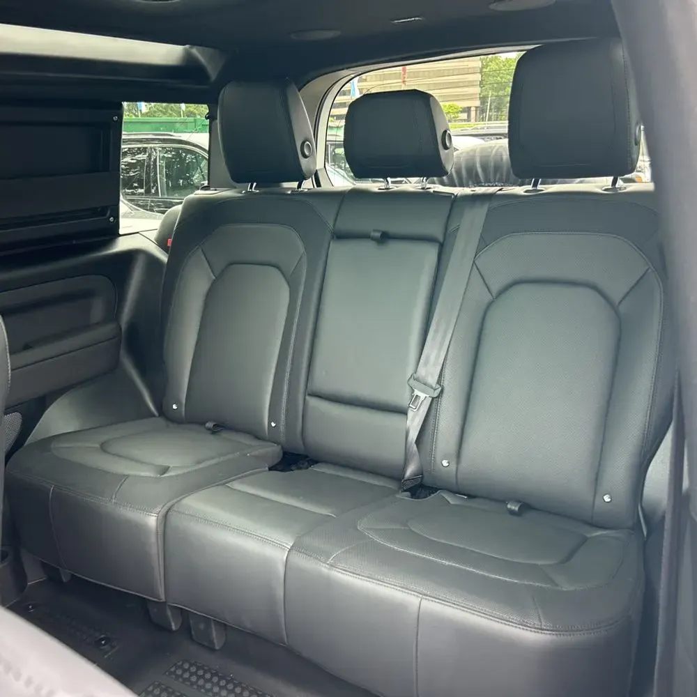2024 Land Rover Defender 90 P400 X-Dynamic SE