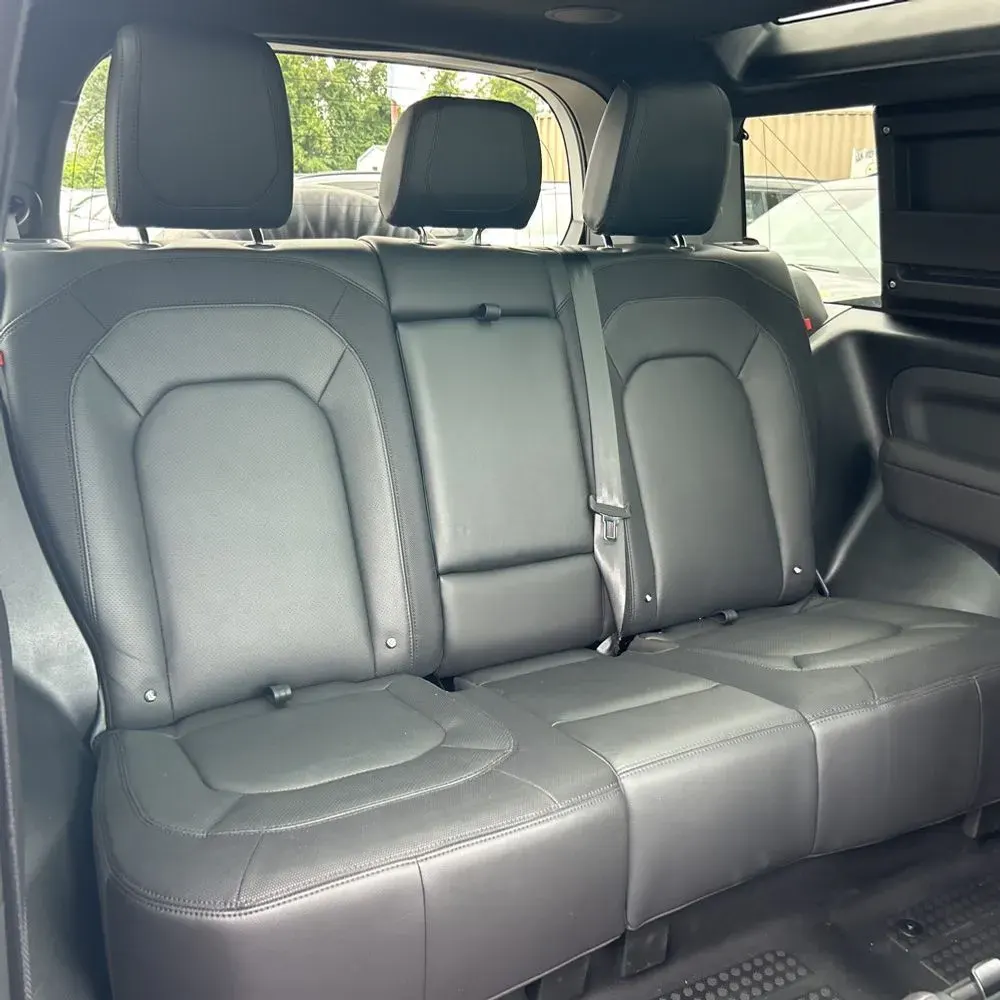 2024 Land Rover Defender 90 P400 X-Dynamic SE