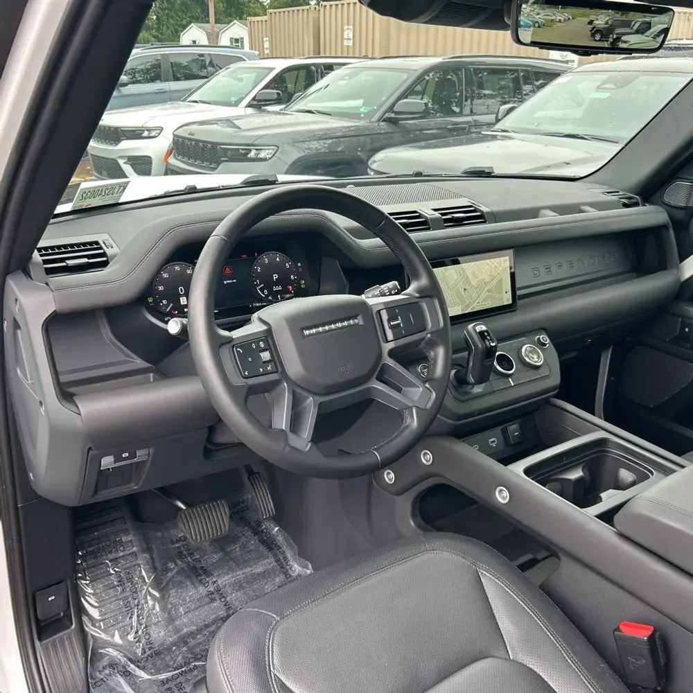 2024 Land Rover Defender 90 P400 X-Dynamic SE