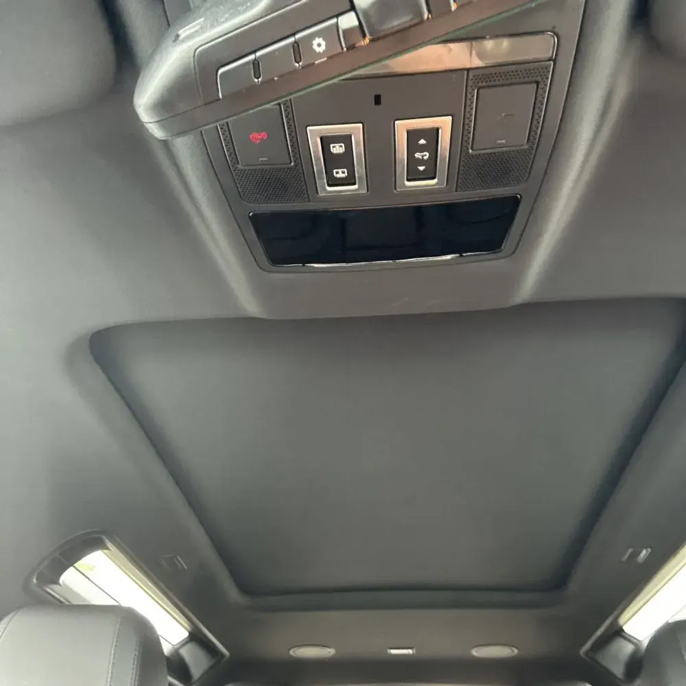 2024 Land Rover Defender 90 P400 X-Dynamic SE