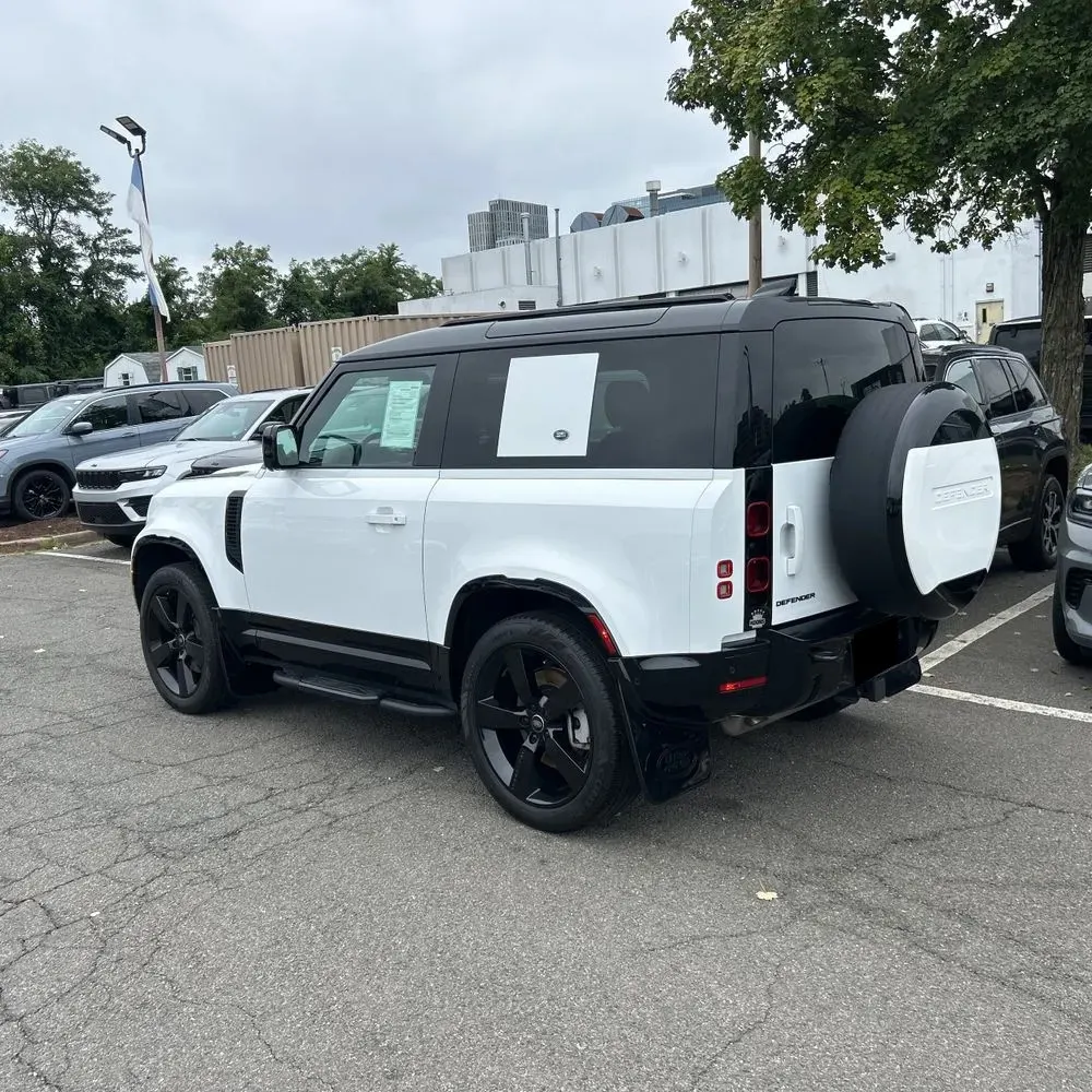 2024 Land Rover Defender 90 P400 X-Dynamic SE