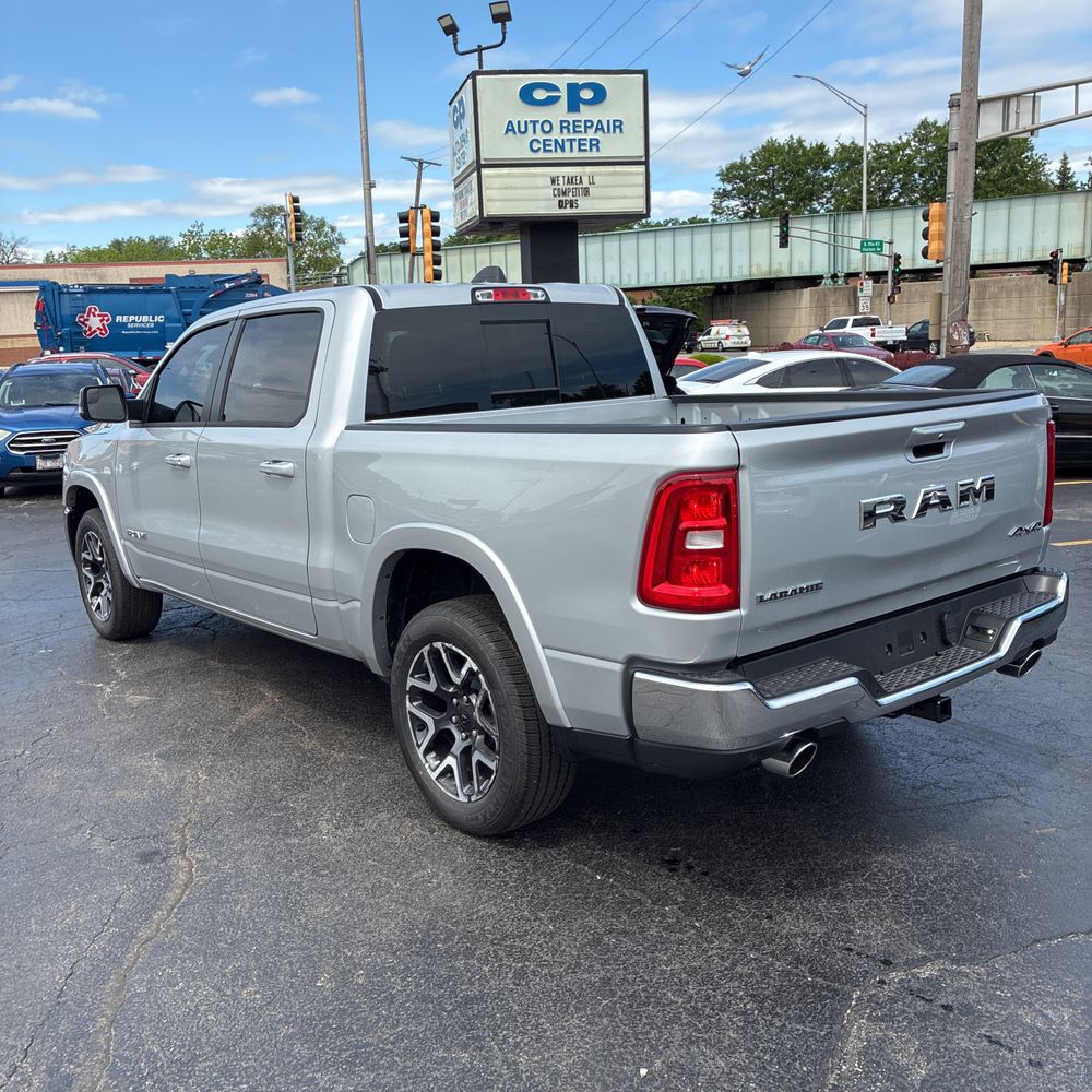 2026 Ram 1500 Laramie Crew Cab 4x4 5'7" Box