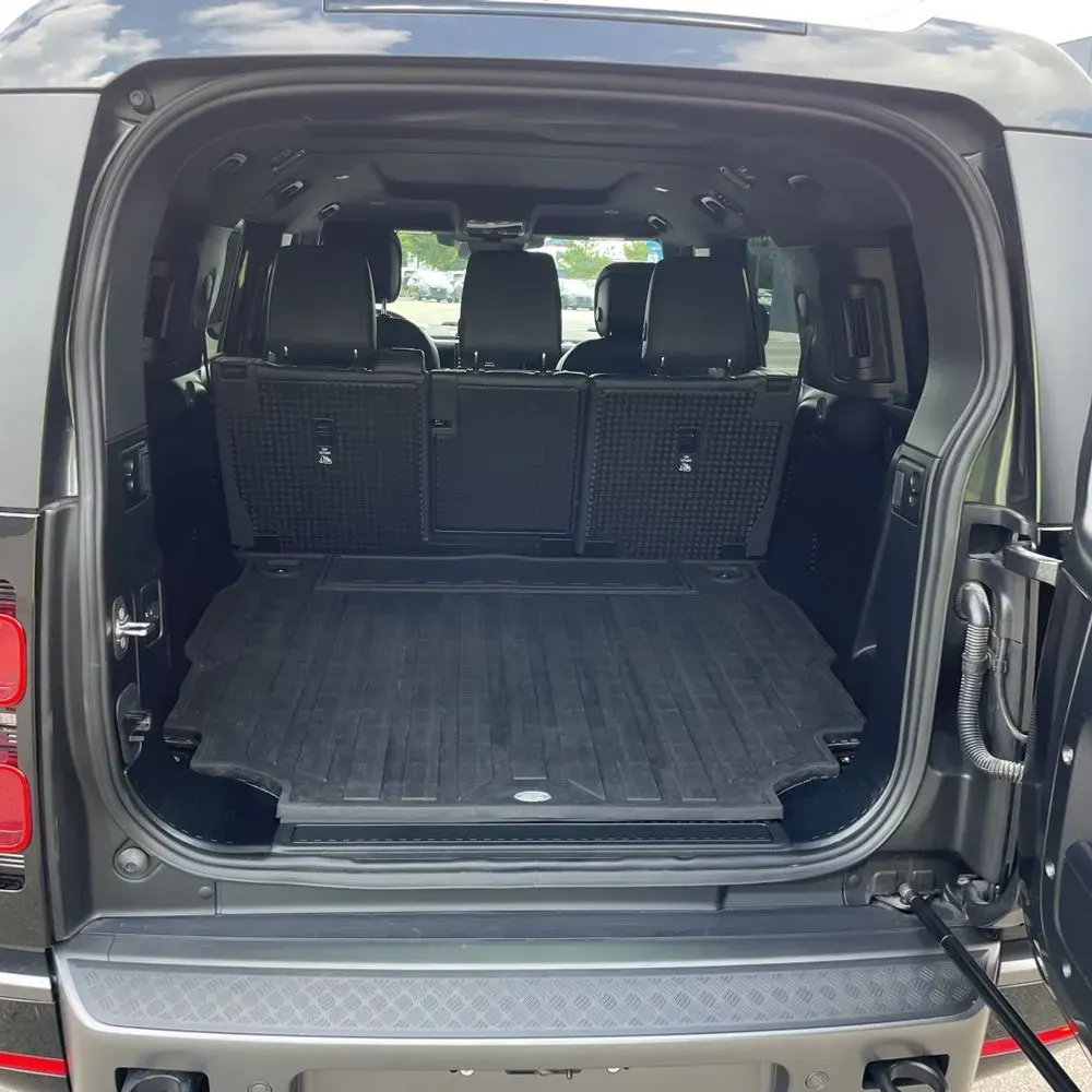 2024 Land Rover Defender 130 Outbound P400