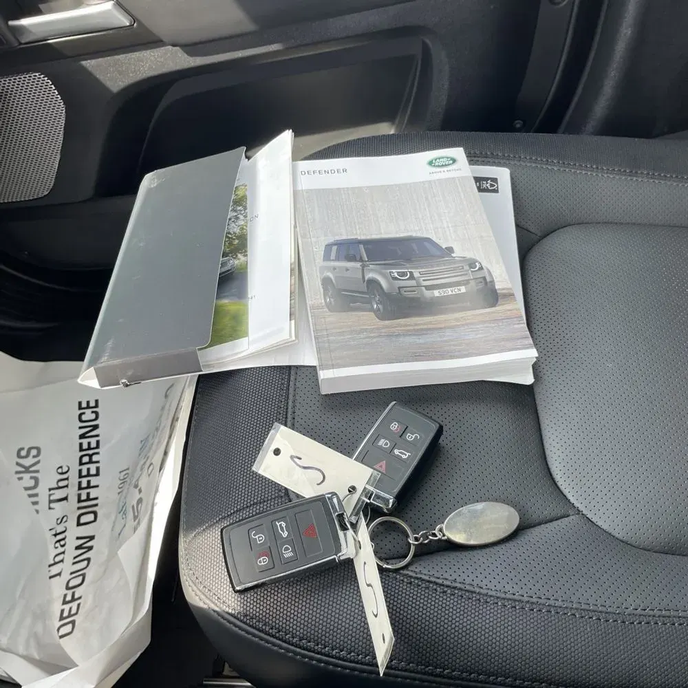 2024 Land Rover Defender 130 Outbound P400