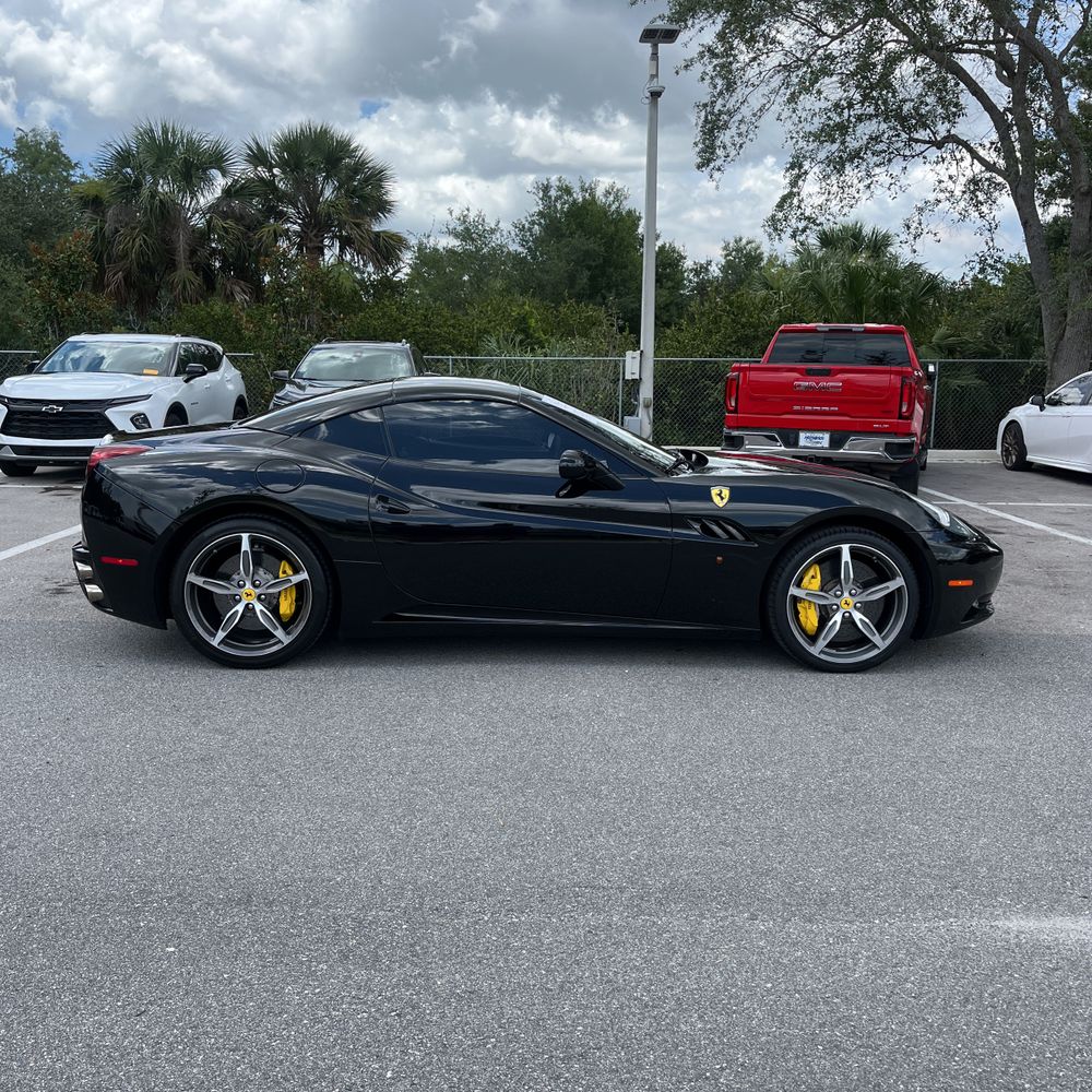 2013 Ferrari California Base