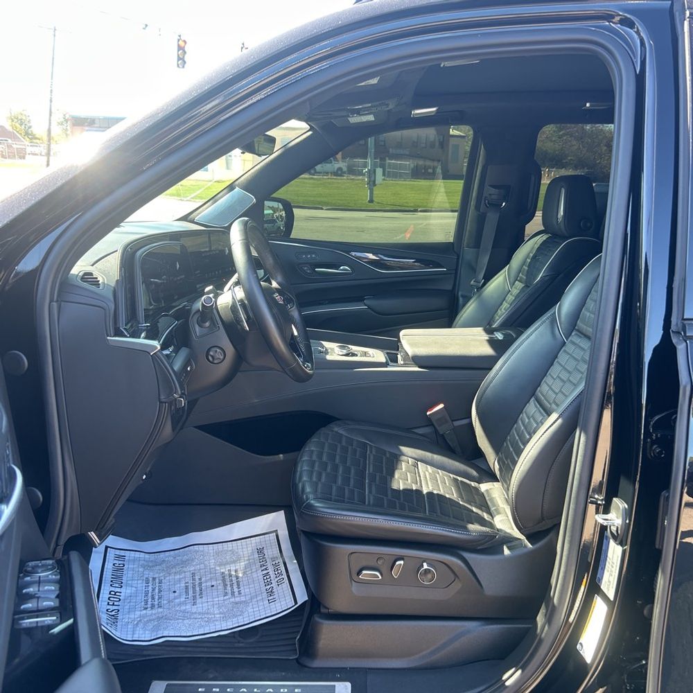 2023 Cadillac Escalade-V ESV Base
