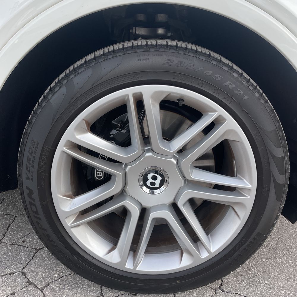 2020 Bentley Bentayga Hybrid