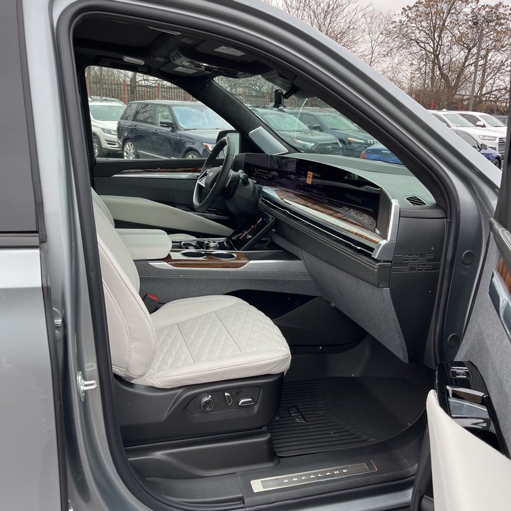 2025 Cadillac Escalade Sport Platinum