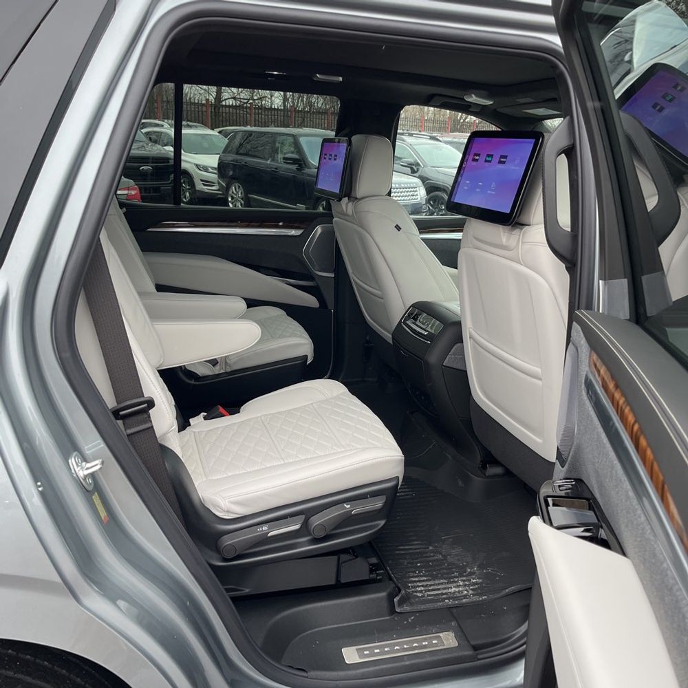2025 Cadillac Escalade Sport Platinum