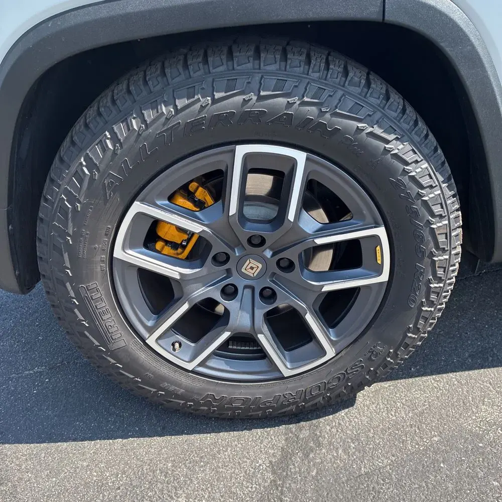2023 Rivian R1S Adventure Quad-Motor