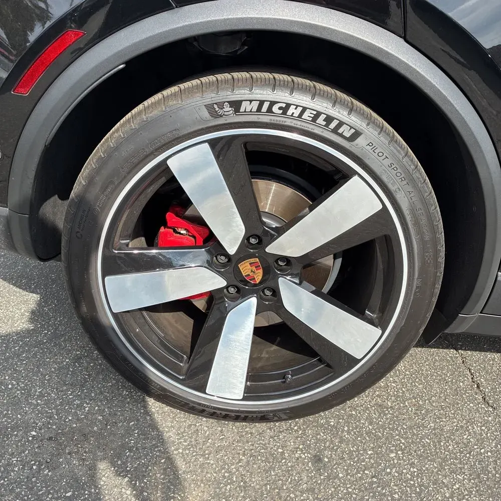 2025 Porsche Macan 4S Electric