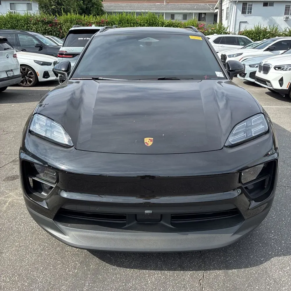 2025 Porsche Macan 4S Electric