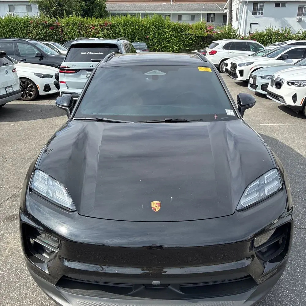 2025 Porsche Macan 4S Electric