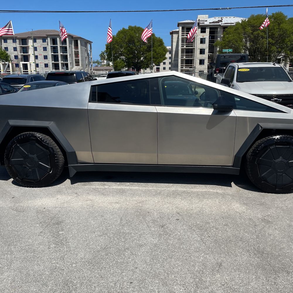 2024 Tesla Cybertruck Base
