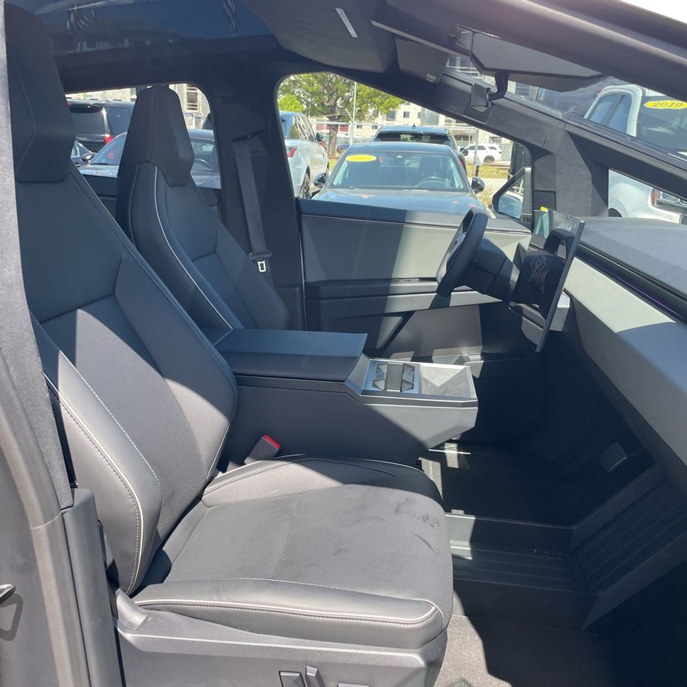 2024 Tesla Cybertruck Base