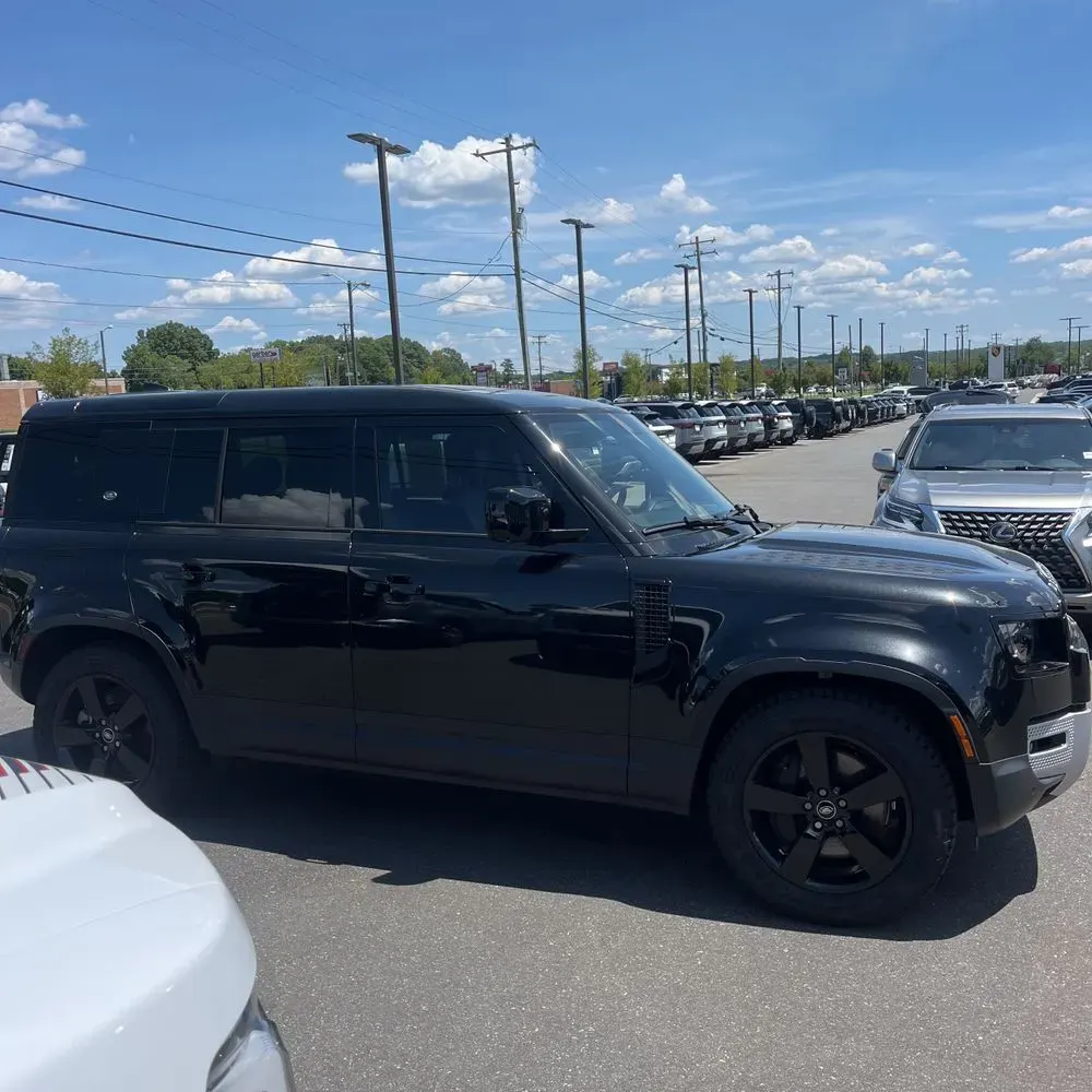 2024 Land Rover Defender 110 V8 P500 SE