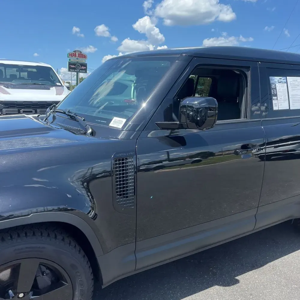 2024 Land Rover Defender 110 V8 P500 SE