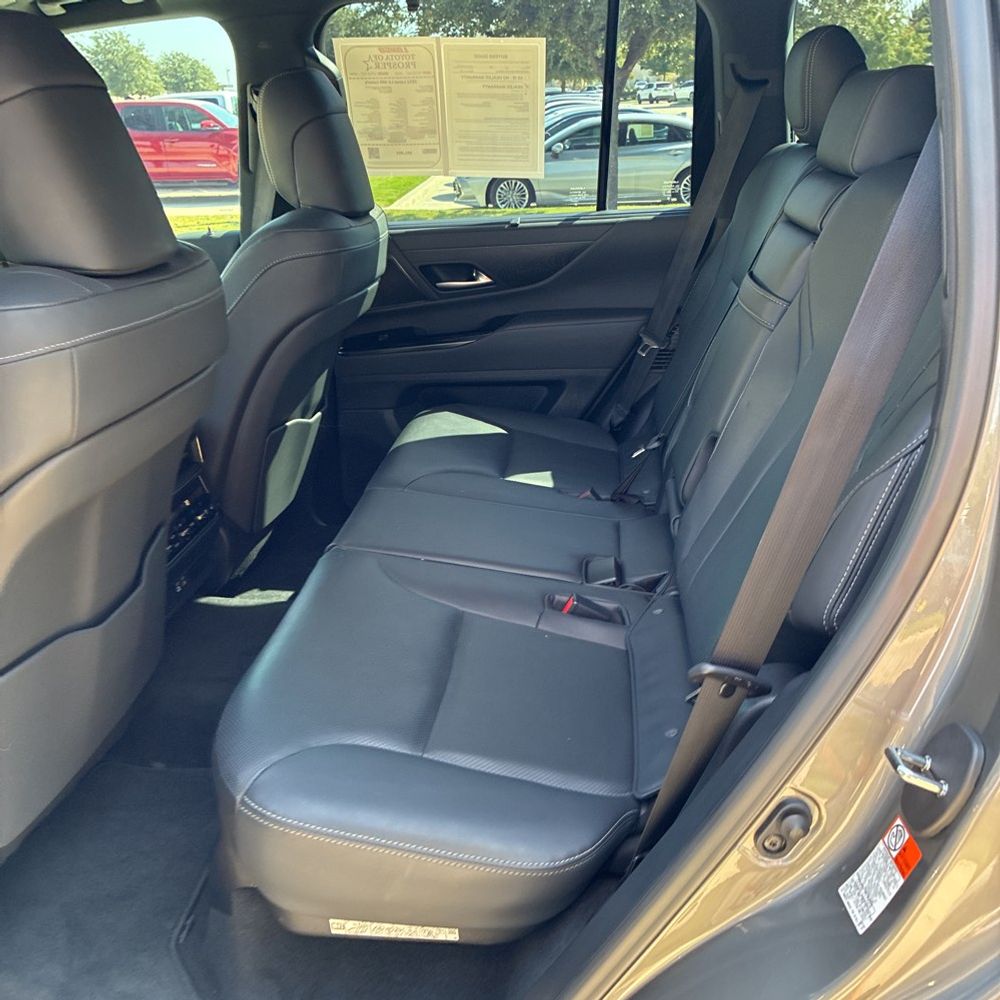 2022 Lexus LX 600 Luxury
