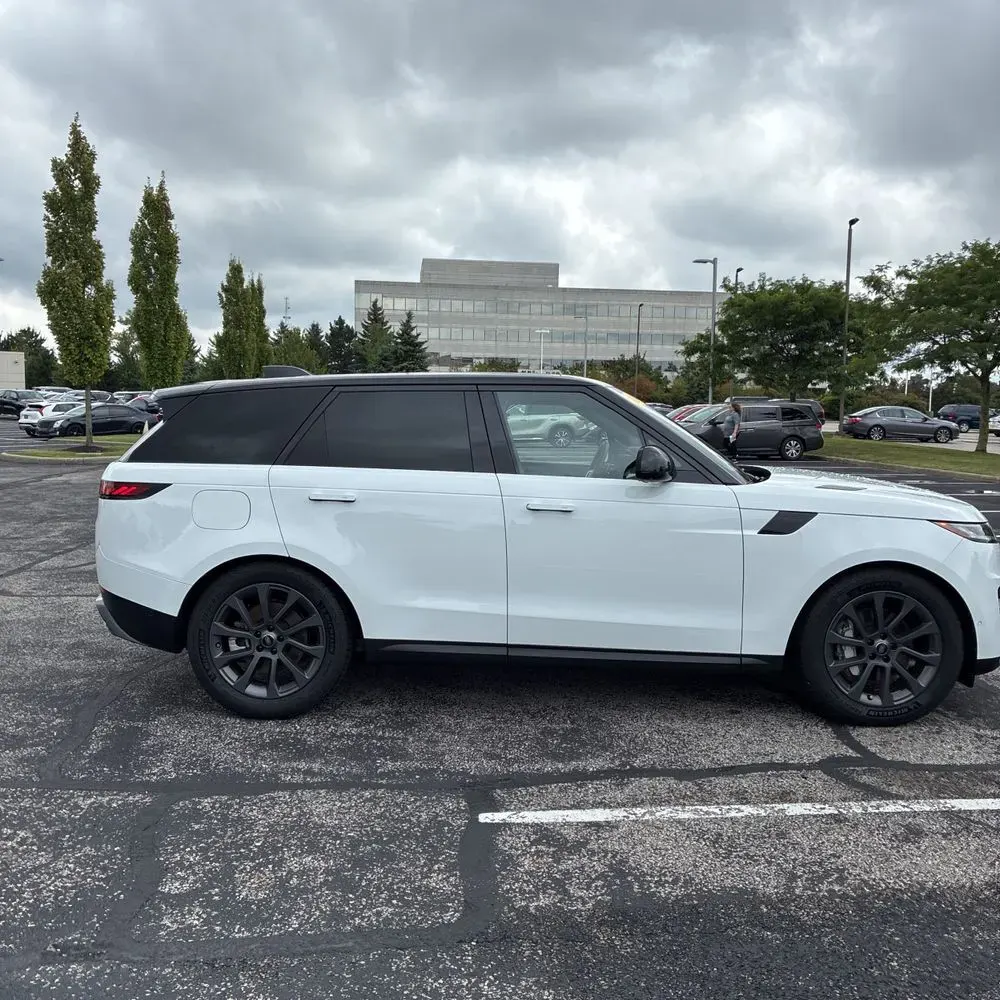 2024 Land Rover Range Rover Sport P360 SE