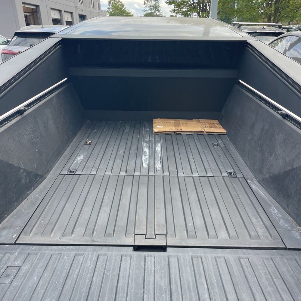 2024 Tesla Cybertruck Base