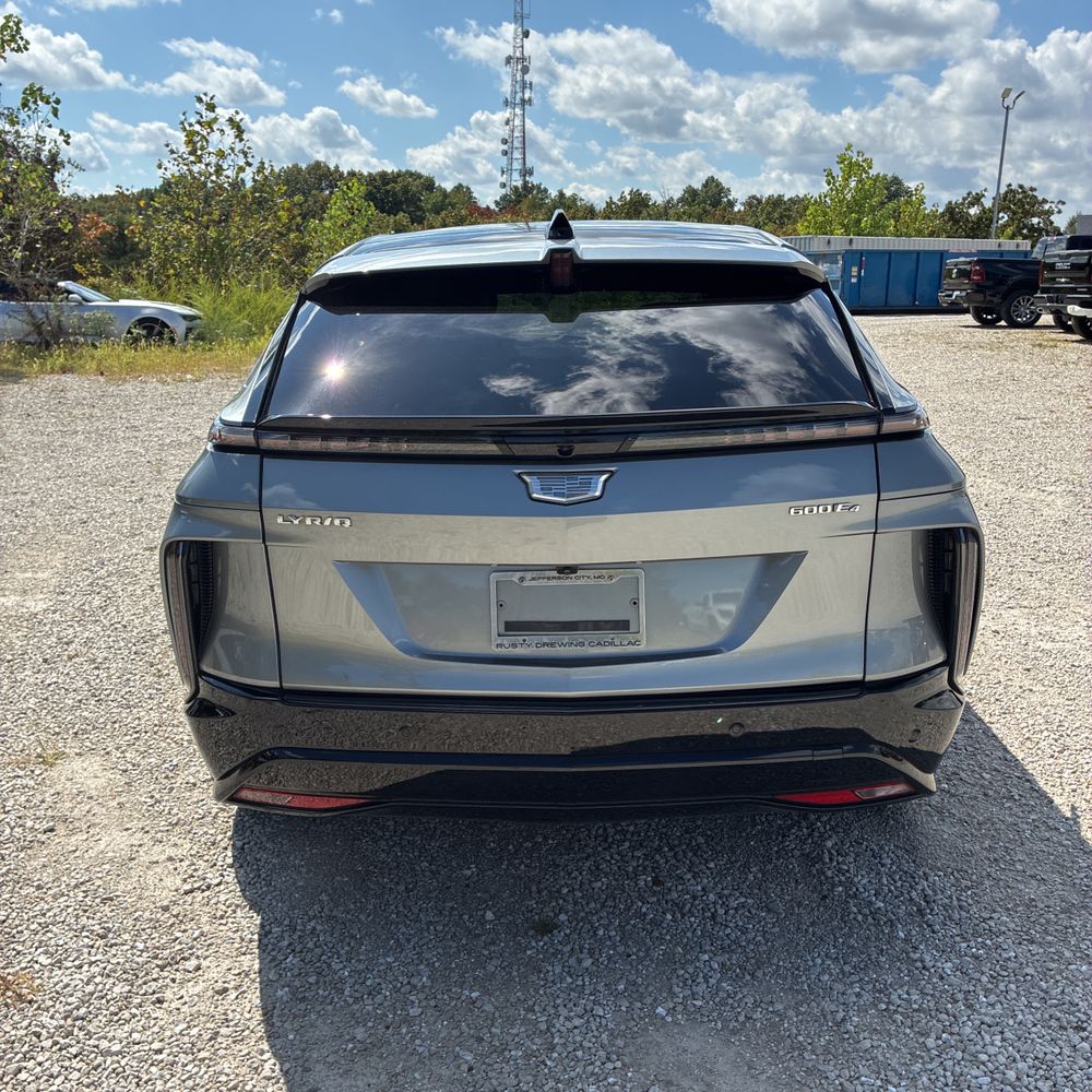 2024 Cadillac LYRIQ Sport 3