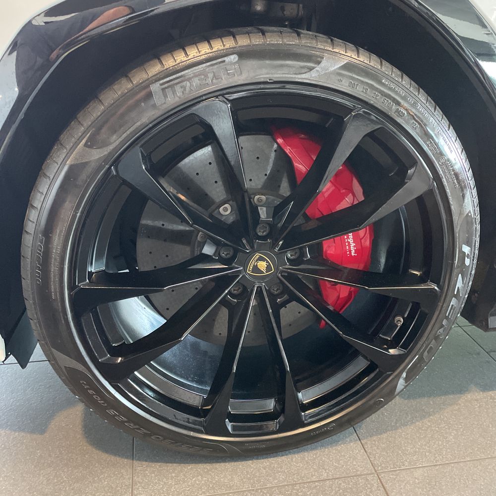 2019 Lamborghini Urus Base