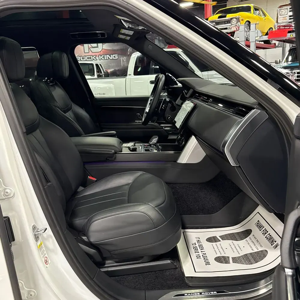 2023 Land Rover Range Rover P530 SE LWB
