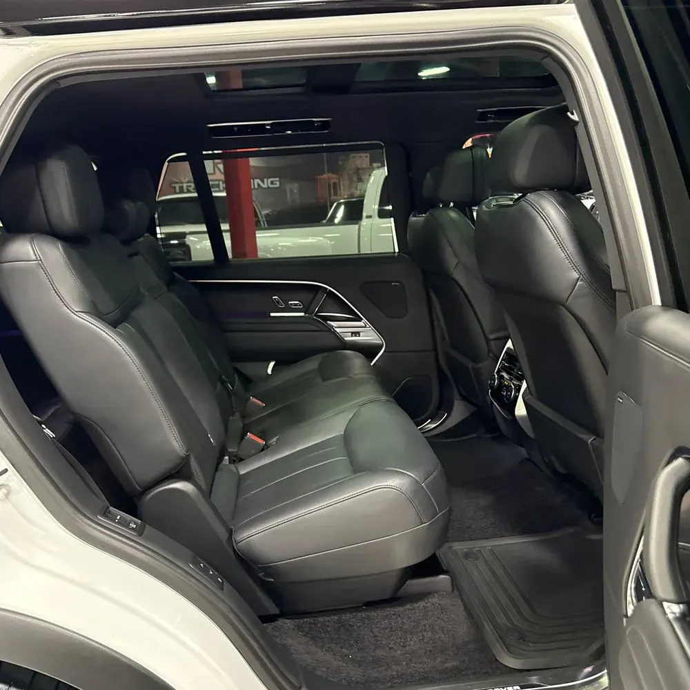 2023 Land Rover Range Rover P530 SE LWB