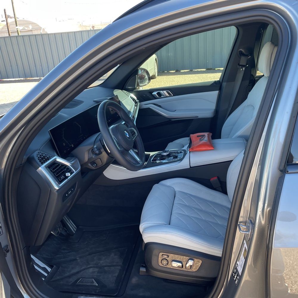 2025 BMW X5 M60i