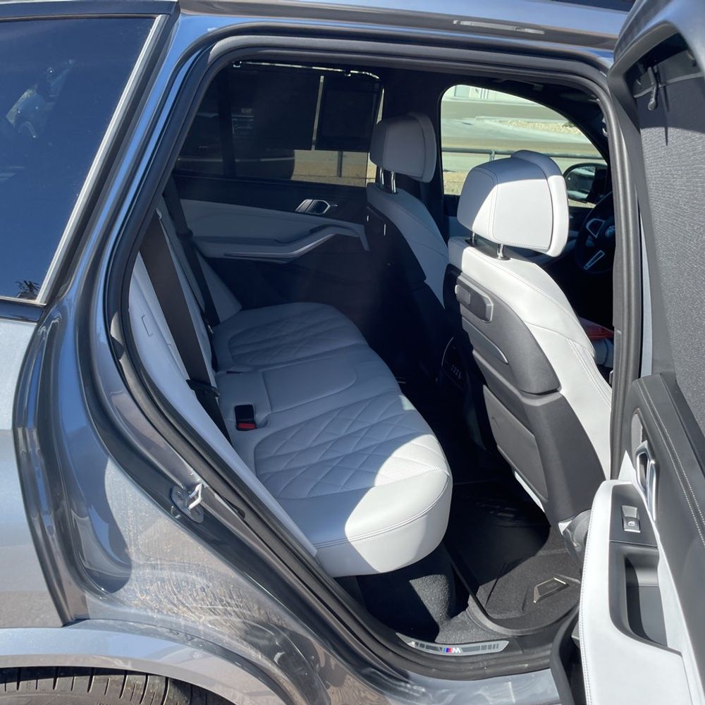 2025 BMW X5 M60i