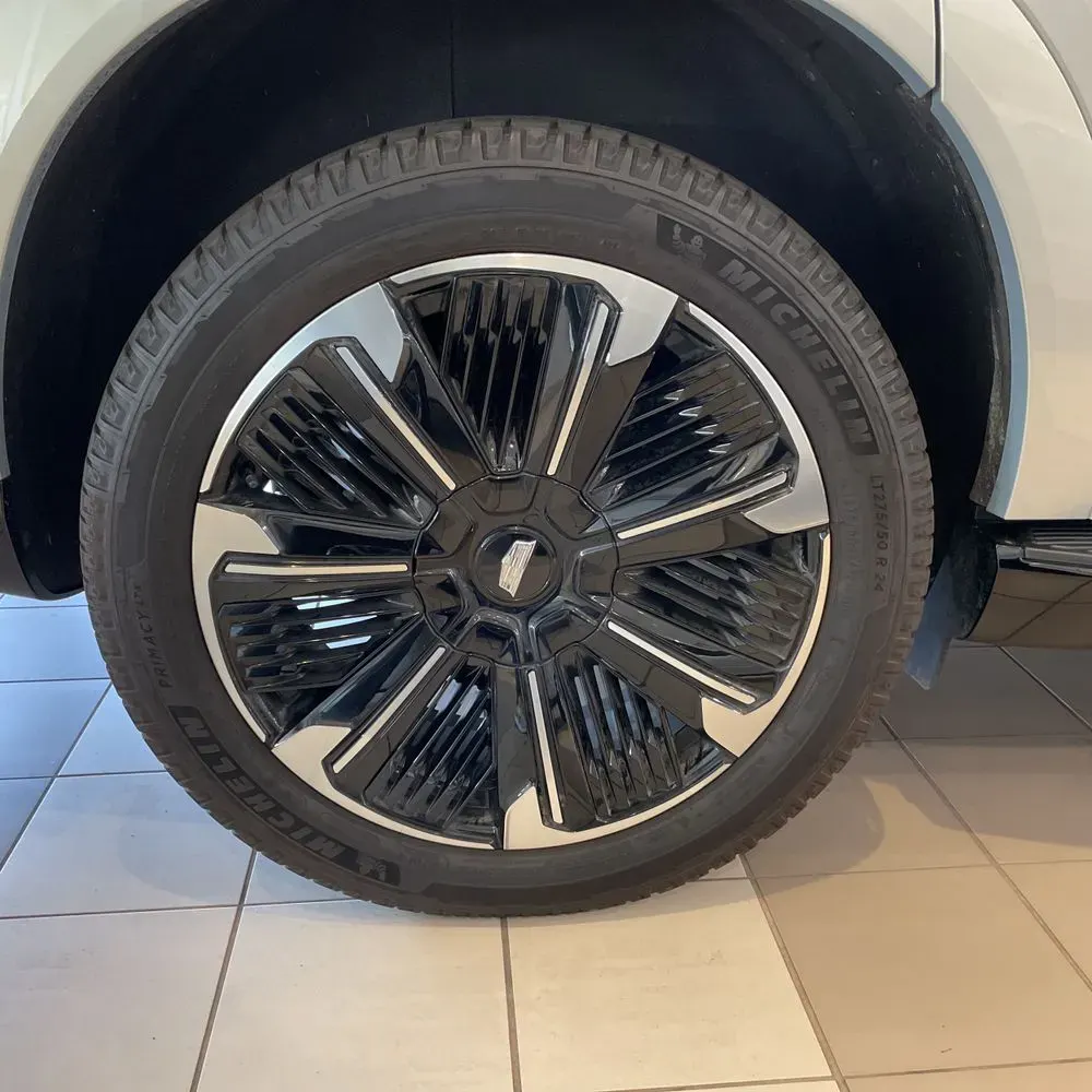 2025 Cadillac Escalade IQ Sport 2